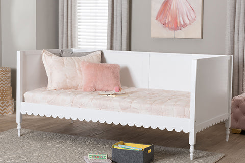 Baxton Studio Roni Modern White Wood Twin Daybed with Scalloped Edges